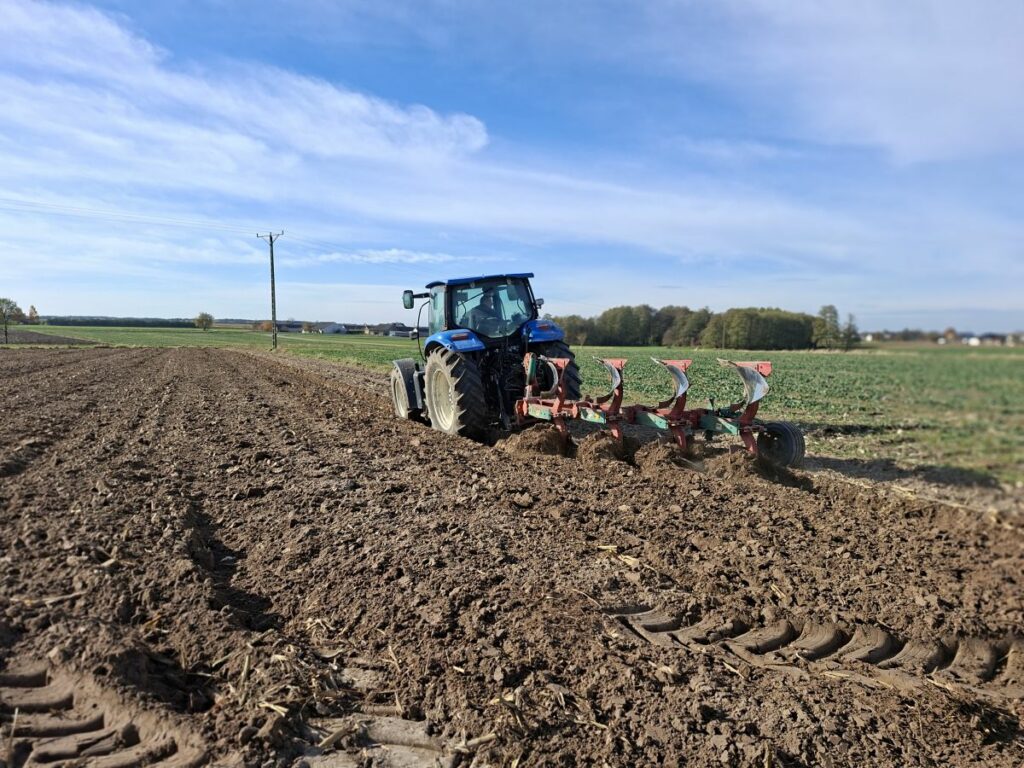 RZD Grabów - Orka pługiem obracalnym
