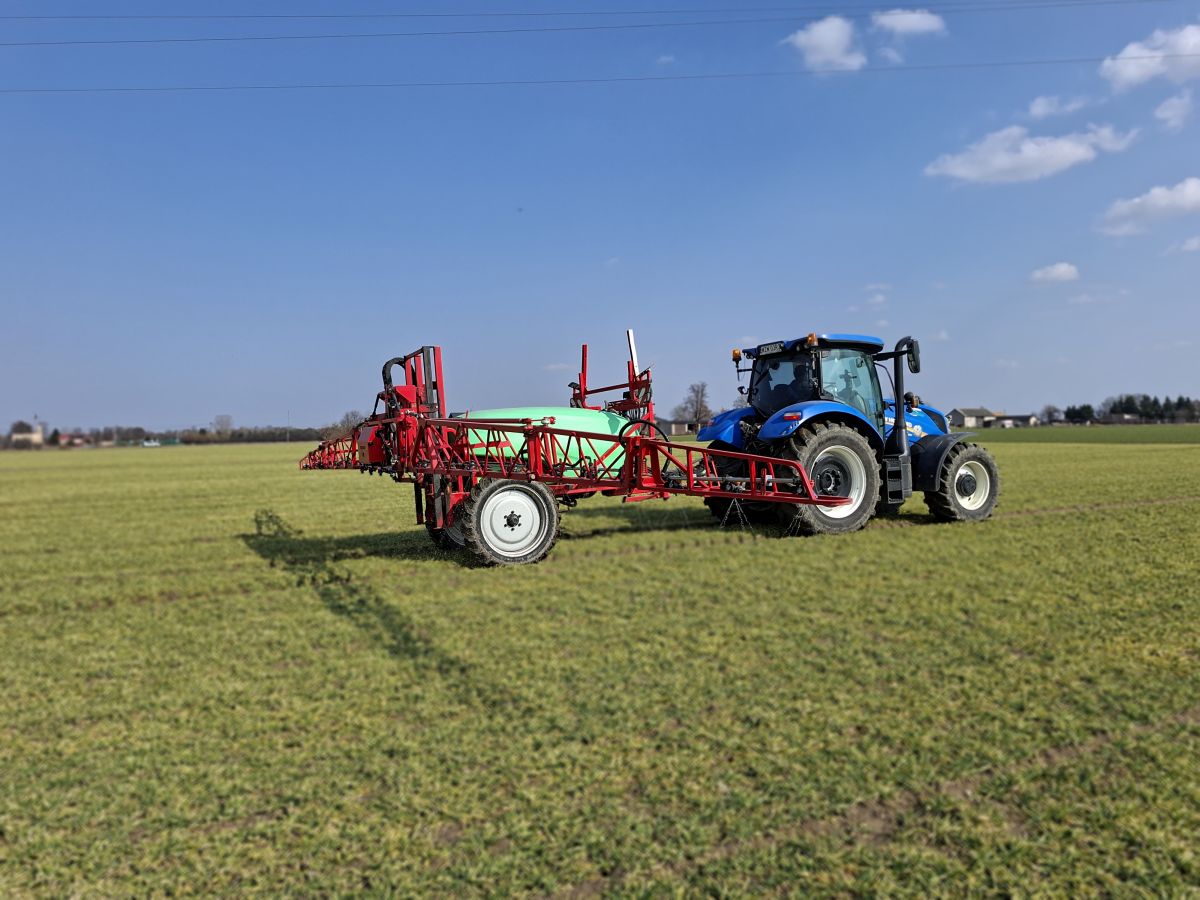 RZD Grabów - aplikacja I dawki azotu w formie RSM S 26 na zboża oz.